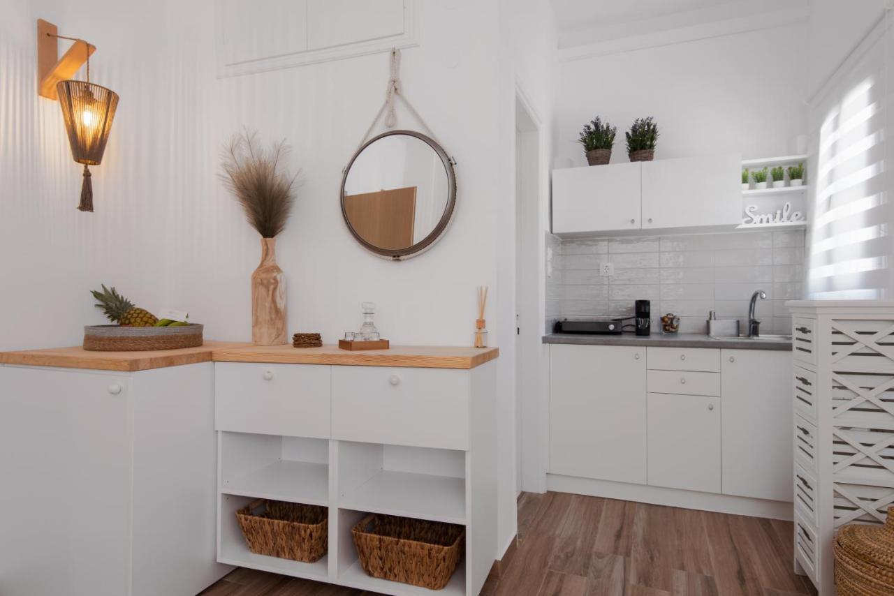 Miles Away Luxury Apartments Platis Gialos  Esterno foto
